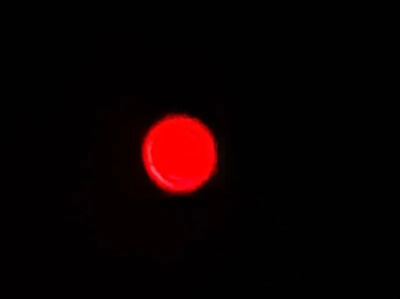 Crvena tacka iznad bjelovara