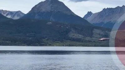 Turisti iz Argentine snimili kristalno jasne fotografije NLO-a iznad vode