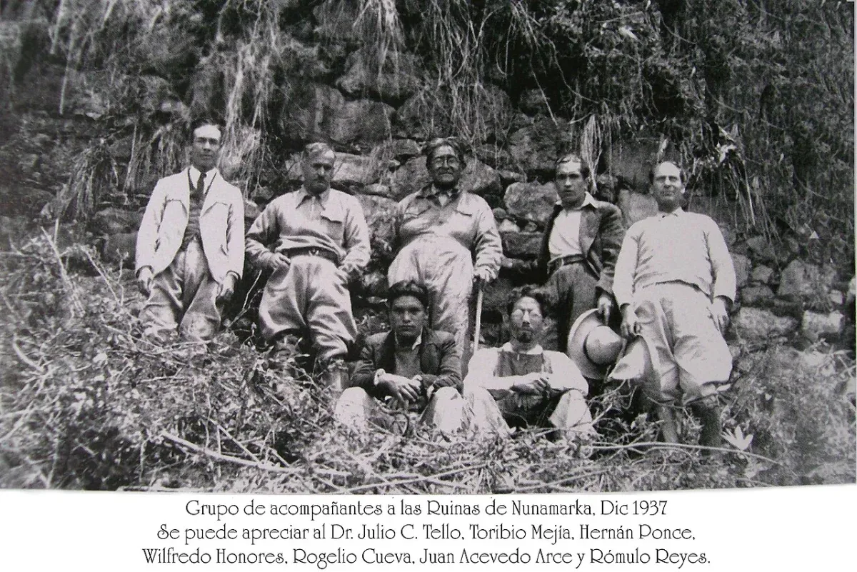 Julio C. Tello pri dolasku na ruševine Nunamarke u Chillii 1937. godine