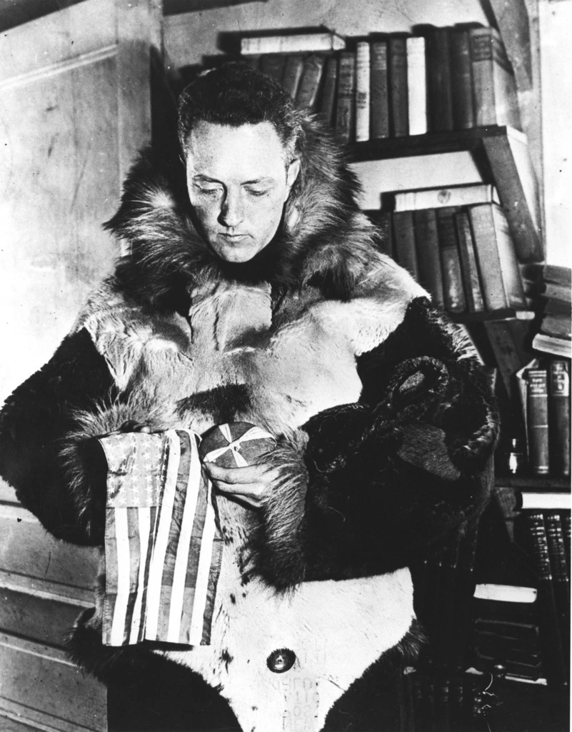 Fotografija na kojoj je admiral Richard Byrd koji se priprema na četvrtu ekspediciju na Antarktik