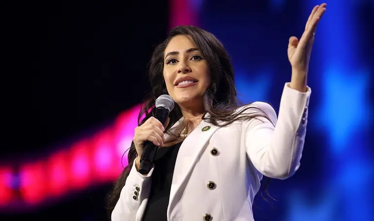 Anna Paulina Luna najavljuje objavu Trumpovih "dosjea o vanzemaljcima" 2 anna paulina luna